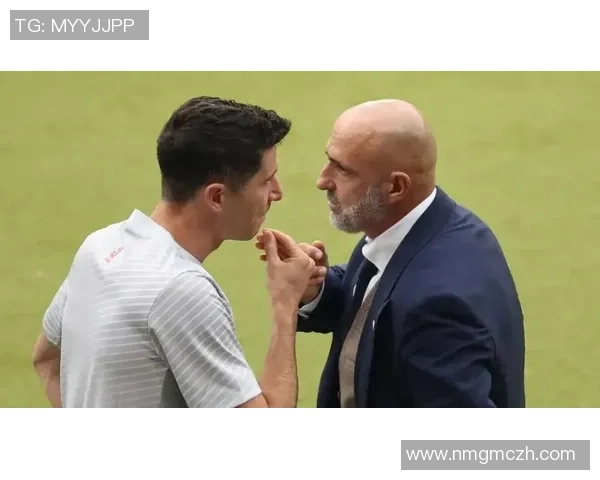 波兰媒体：在得知巴萨的决议前，莱万不会与其他沙龙商洽